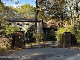 PLATINUM LISTING 144 Ladderback Lane Cresco, PA 18326